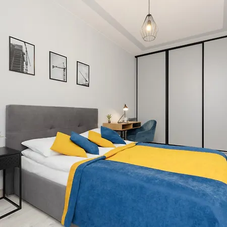 Appartamento Ideal For Remote Work With Furnished Balcony And Parking By Renters *