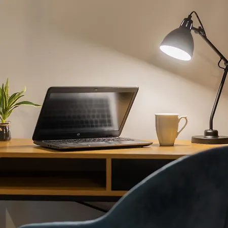 Ideal For Remote Work With Furnished Balcony And Parking By Renters Appartamento *