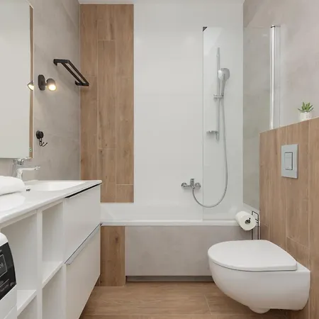 Appartamento Ideal For Remote Work With Furnished Balcony And Parking By Renters *