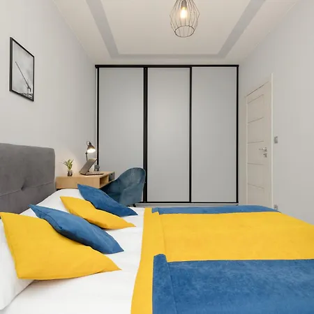 Appartamento Ideal For Remote Work With Furnished Balcony And Parking By Renters *
