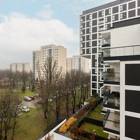 Ideal For Remote Work With Furnished Balcony And Parking By Renters Apartment Warsaw